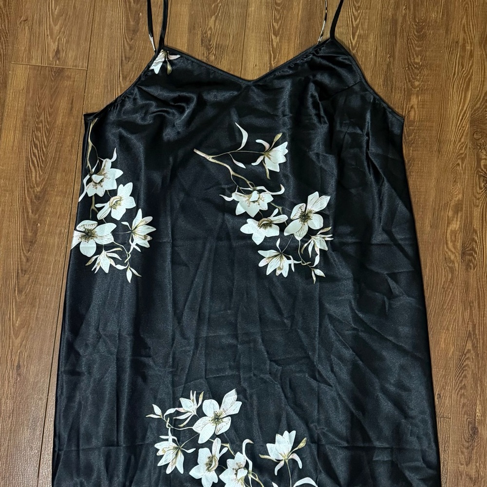 Women’s Gowns (2) from Temu - Pink Butterfly and Black Floral - Size 14/16 (2XL) - Picture 2 of 4